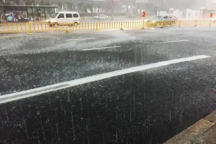 暴雨突袭山西！连下三天！明早上班族注意：8市大到暴雨+雷暴大风，这些路段最危险！