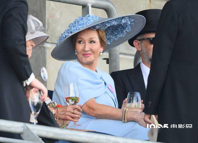 “密切”合作！J.K.罗琳称赞《哈利·波特》剧本