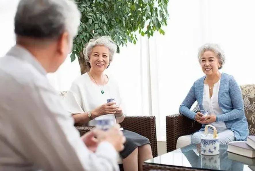 服用优甲乐时可以喝咖啡、酒和茶吗？