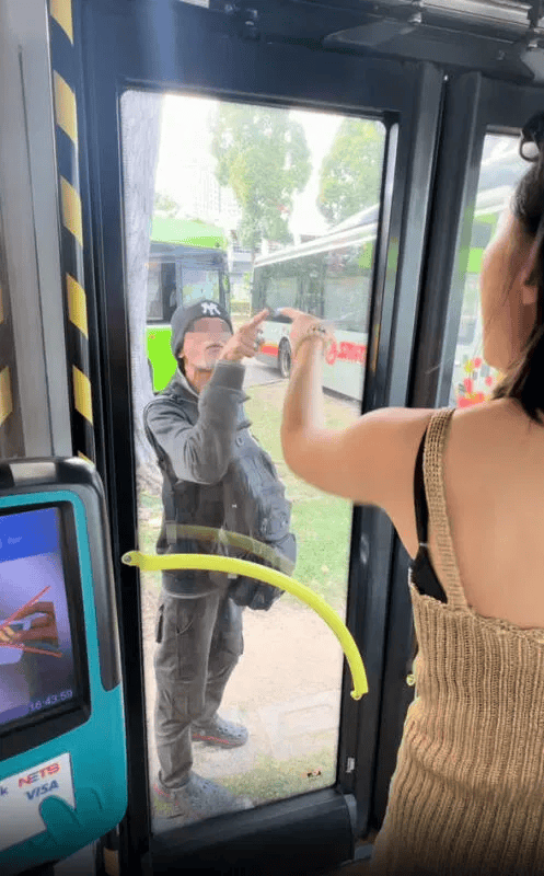 “中国人不要来新加坡”，两名中国女子在新加坡旅游时遭醉汉骚扰