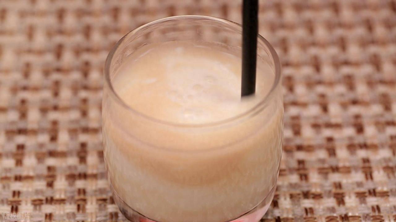 原创            糖尿病人控糖新招：餐前一杯酸奶，血糖更听话！