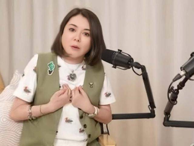 香港知名女星自曝遭非礼，被年轻演员摸胸，八年没谈恋爱至今未婚