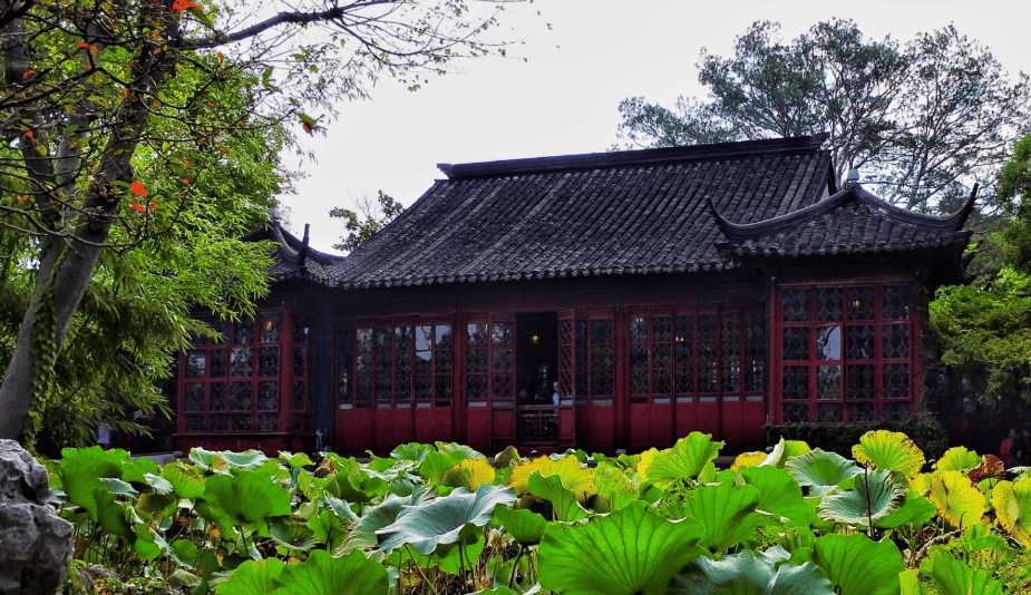 一年盖1156座庄园，网游最强“民工”晋升成艺术企业家