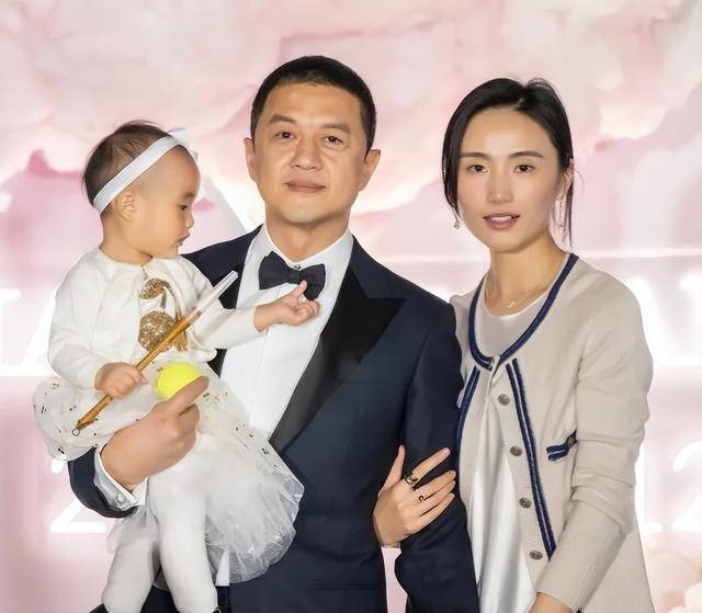 原创            王菲没想到，自己负债累累的前夫李亚鹏，竟靠着一个举动口碑暴涨