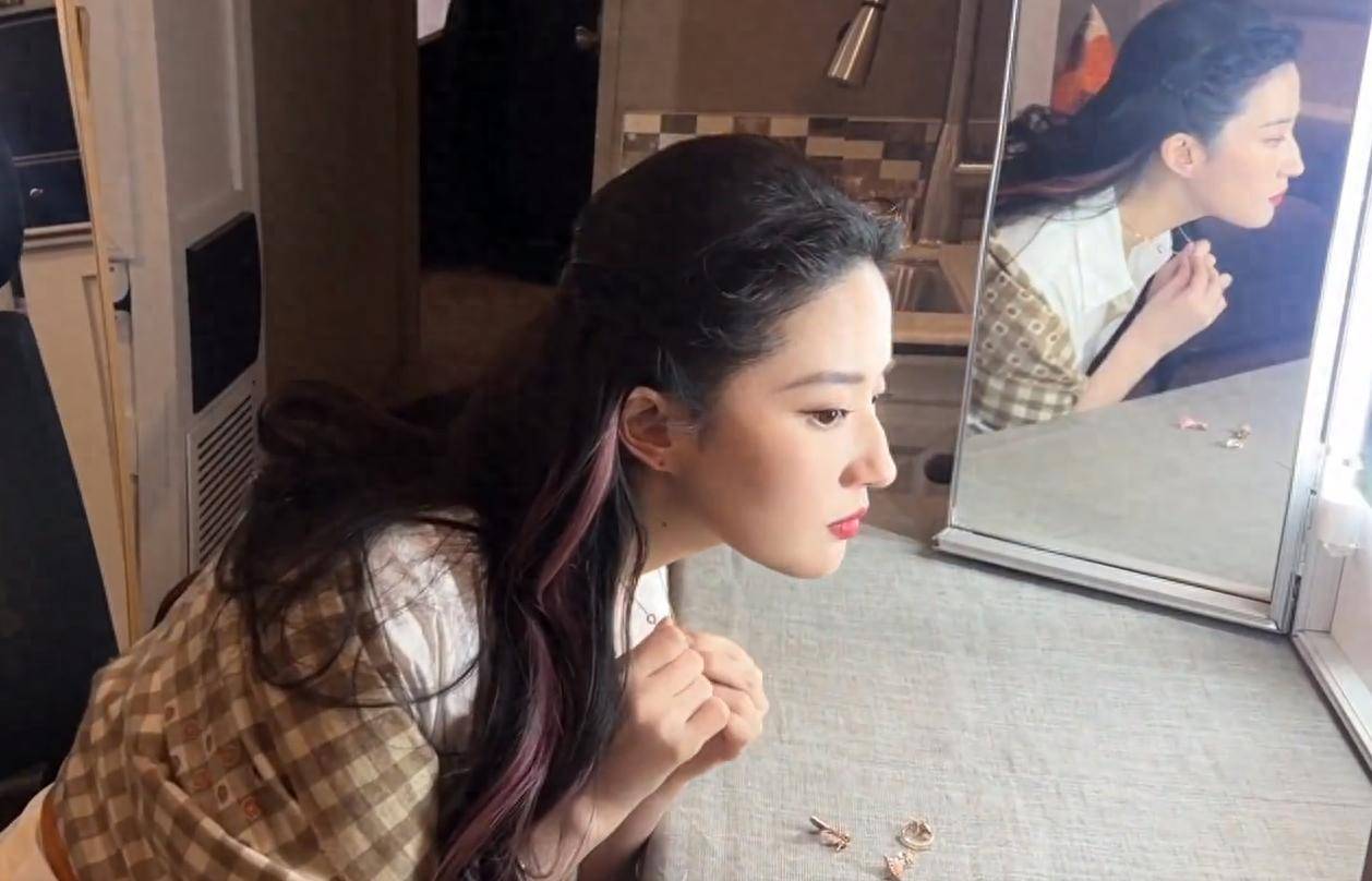 原创            刘亦菲官宣新代言，拍摄广告幕后花絮曝光，这才是国际巨星的排场