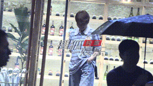 小沈阳夫妇会友聚餐 二人红光满面心情舒畅