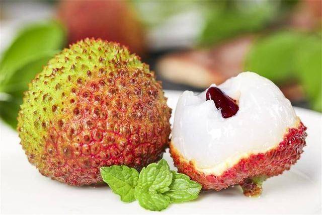 荔枝再次成为关注中心！医生提醒：想身体康健，这3类人要少吃！