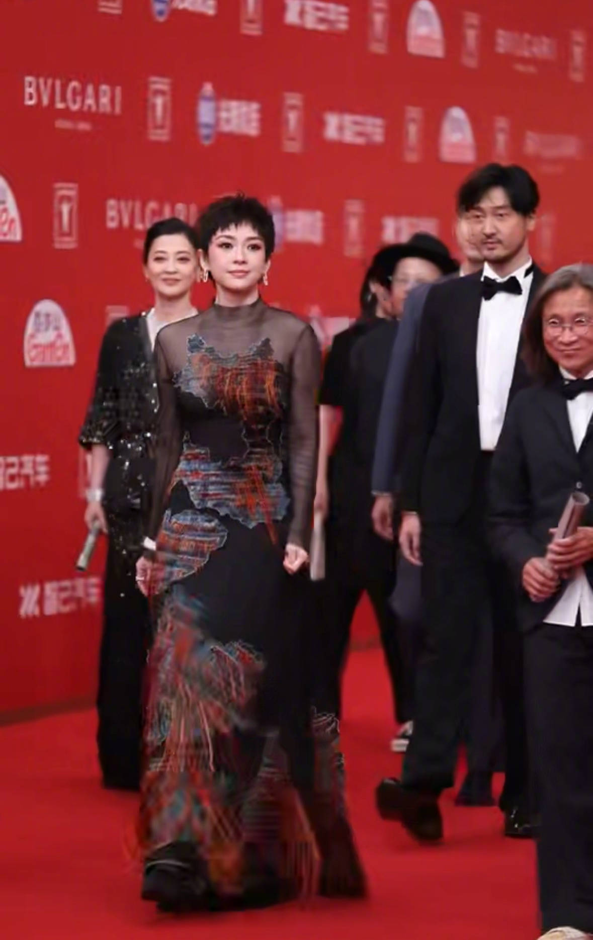 《酱园弄·悬案》亮相上影节开幕红毯 章子怡雷佳音王传君杨幂梅婷李现等众星云集