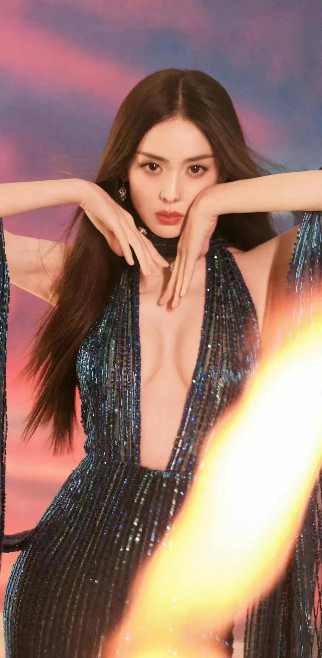 原创            古力娜扎突破自我，大胆性感奔放风格，展示完美好身材