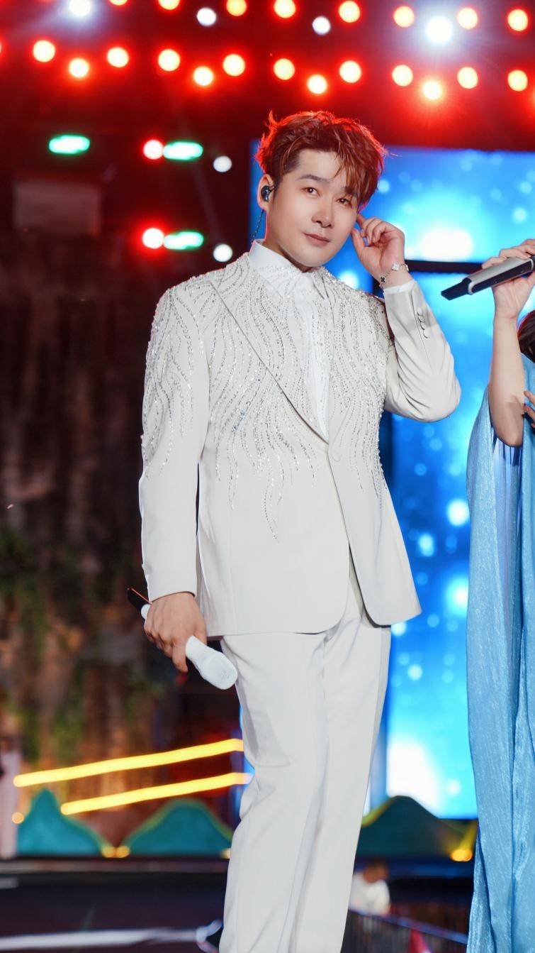 陈雅森2025巡回演唱会铜仁站圆满落幕 金曲燃情群星闪耀