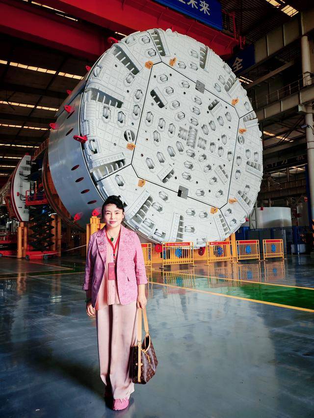 传承“忧乐精神”，扎根河南续写文化情缘——访江苏省政协委员、香港万豪珠宝有限公司董事长范梅艳