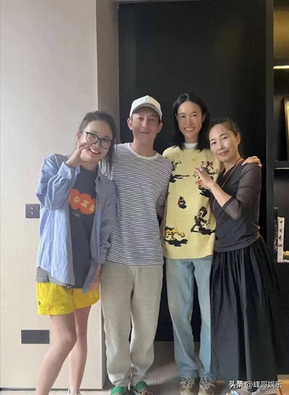 原创            陈冠希陪老婆回河南老家探亲，穿着朴素老气，秦舒培素颜皮肤超好
