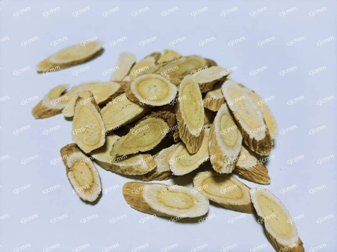 喝黄芪讲究多，要想补气不上火，这个搭配一定要知道