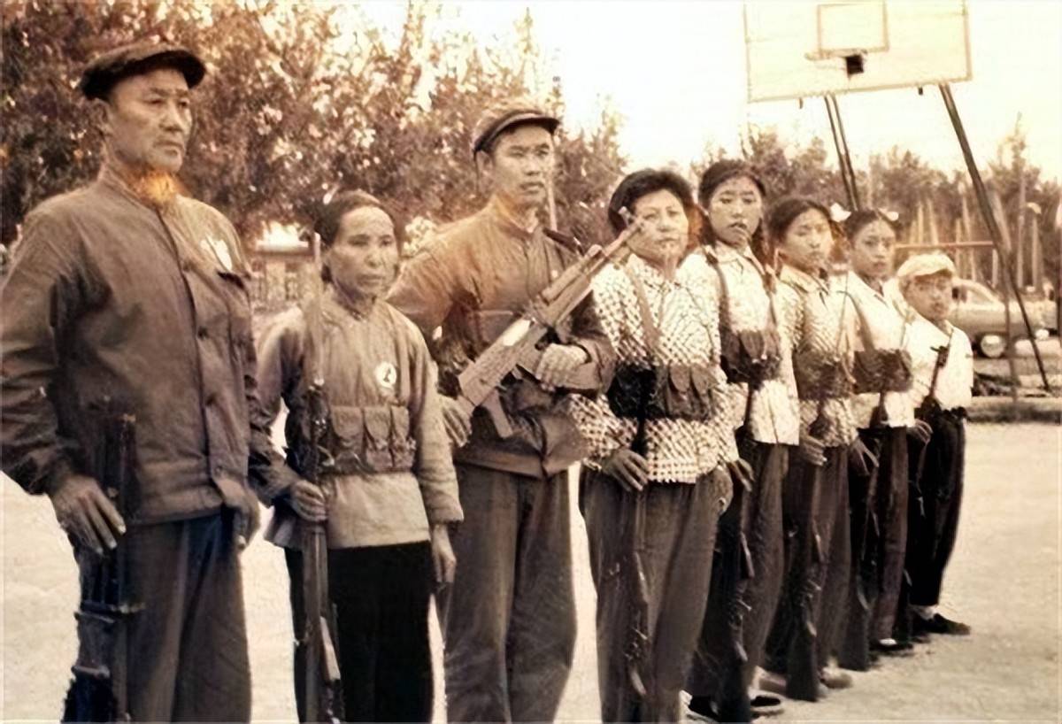 原创            全民皆兵不是夸张，钢厂拉起来一个师，山区多出来24万部队