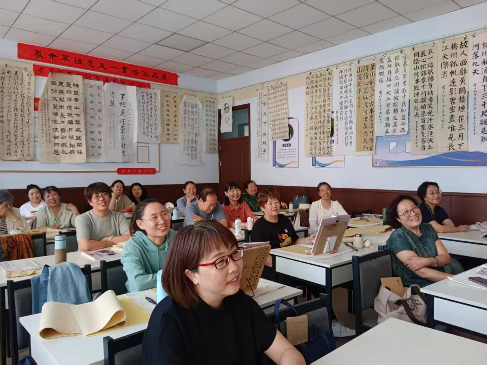 用心灵感受书法之美——记楷书班书法交流会