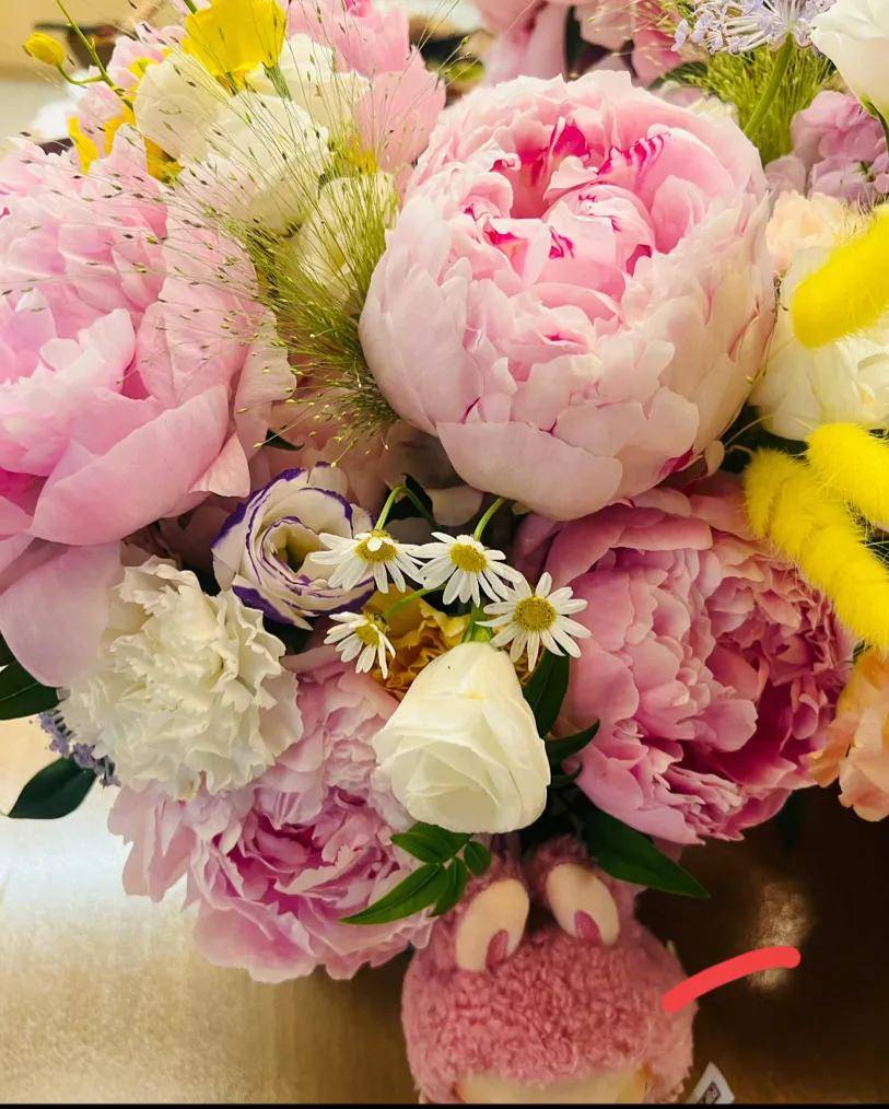 原创            姜妍大厨招待朋友，翟潇闻送花惊艳，一起品味《中餐厅》