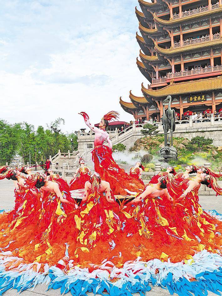 黄鹤楼户外节目“凤舞九天”惊艳观众