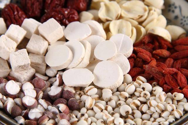 养生界“神仙水”火了！苹果+山药+黑豆煮水，健脾不上火