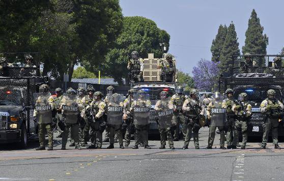 首批美国国民警卫队进驻洛杉矶！特朗普深夜发声