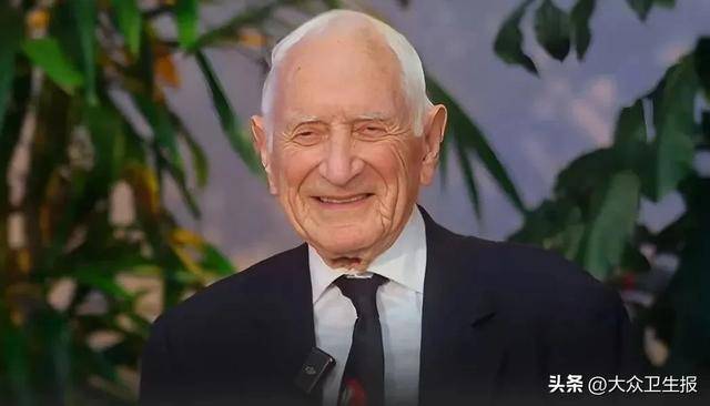 102岁医生分享活到100岁的7个长寿习惯：原来这么简单！