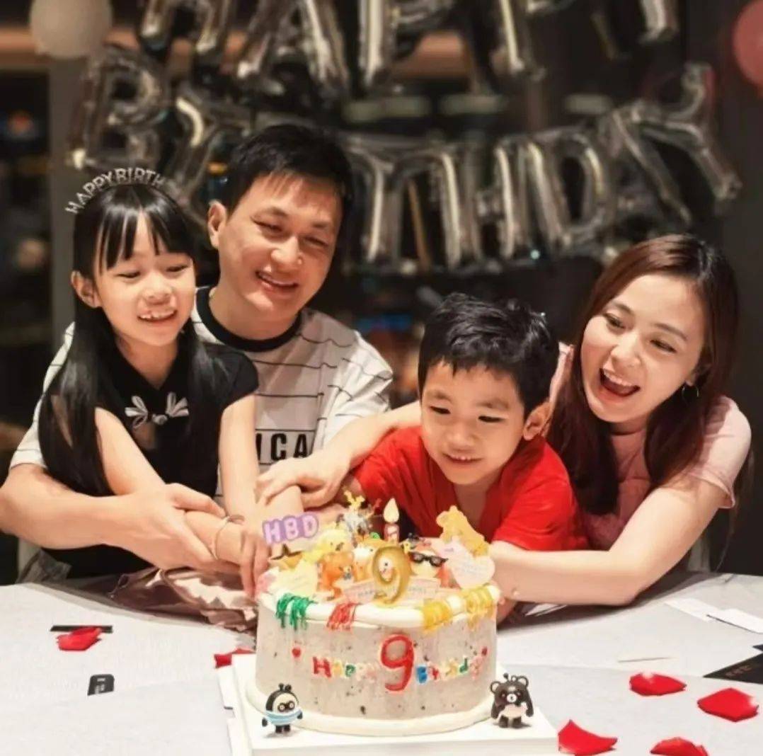 香港知名艺人李蕴豪门梦碎后复出歌坛，离婚后择偶要求改变，自资六位数重拾歌手梦