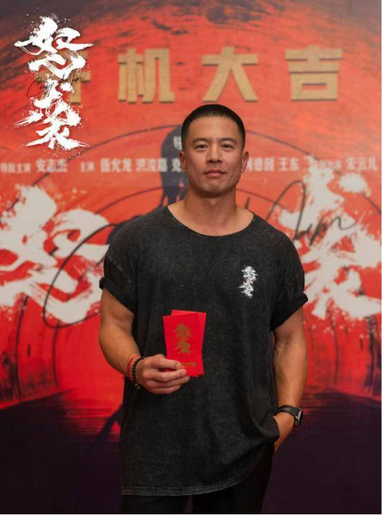 安志杰新片造型颠覆引热议，肌肉线条引网友狂赞，成“网大”一哥