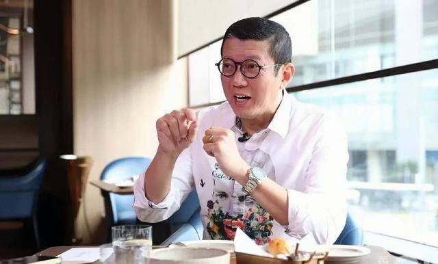 香港知名男星转行当导游，举家移民奥地利，几年不工作靠收租养家