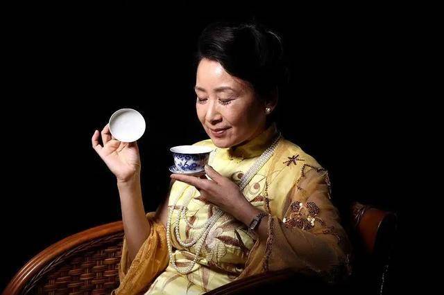 糖尿病与喝茶有关？医生忠告：患有糖尿病的人，这4种茶尽量少喝