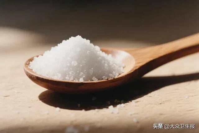 每天吃盐超量1倍？这套「减盐指南」请收好！远离疾病，还省钱～
