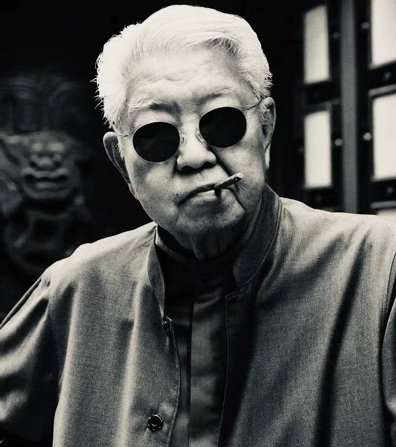 原创            成龙发文悼念蔡澜，称他为自己的半个师父，教会他快乐地生活