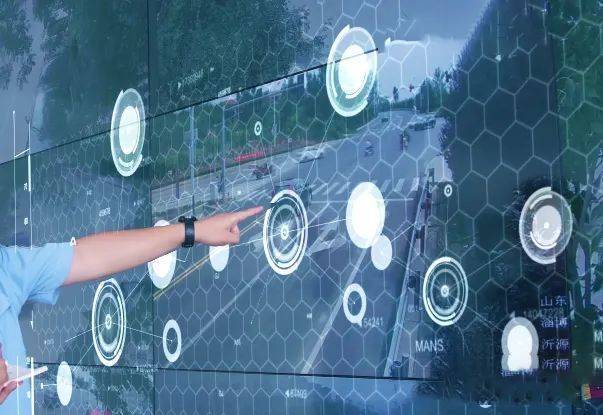 事发淄博一村庄！陌生男子形迹可疑，村民果断报警！