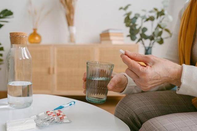 医生再三告诫：明日夏至，还在吃抗凝药的人，请留心这4件事