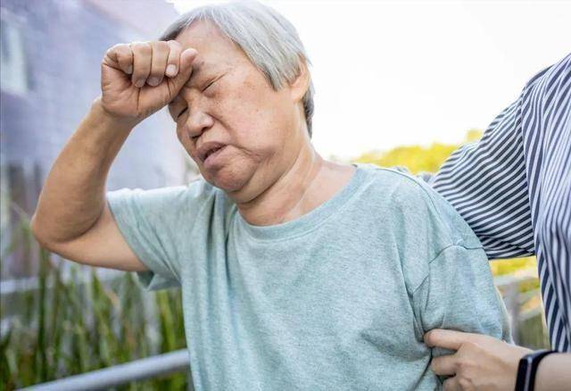 脑出血是睡出来的？医生苦劝：就算是铁打的头，睡觉要牢记这几点