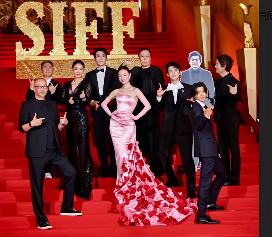 原创            杨幂上影节宣传《酱园弄》抢女主章子怡风头，赵丽颖全程缺席宣传