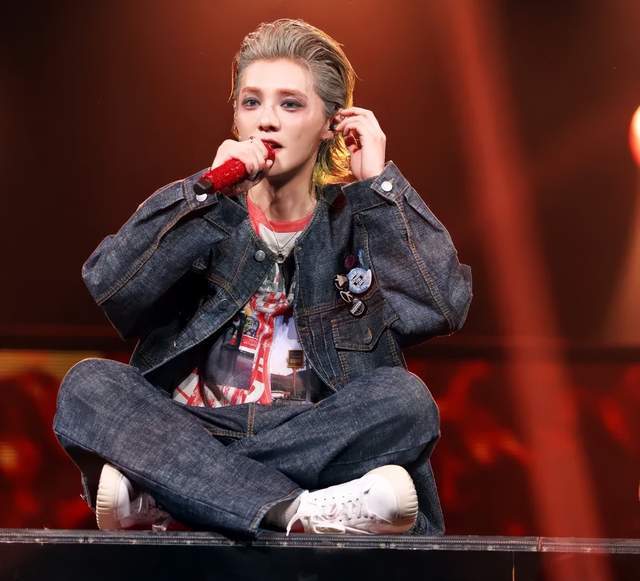 原创            鹿晗关晓彤未分手？男方疑秀手机屏保合影，女方回CP应援词显暧昧