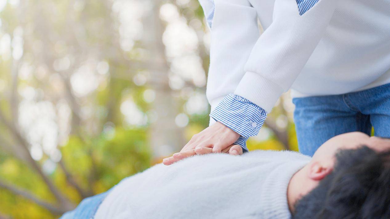 67岁阿姨跳舞突然晕倒，一查竟是脑梗！医生：缺这两样元素最危险