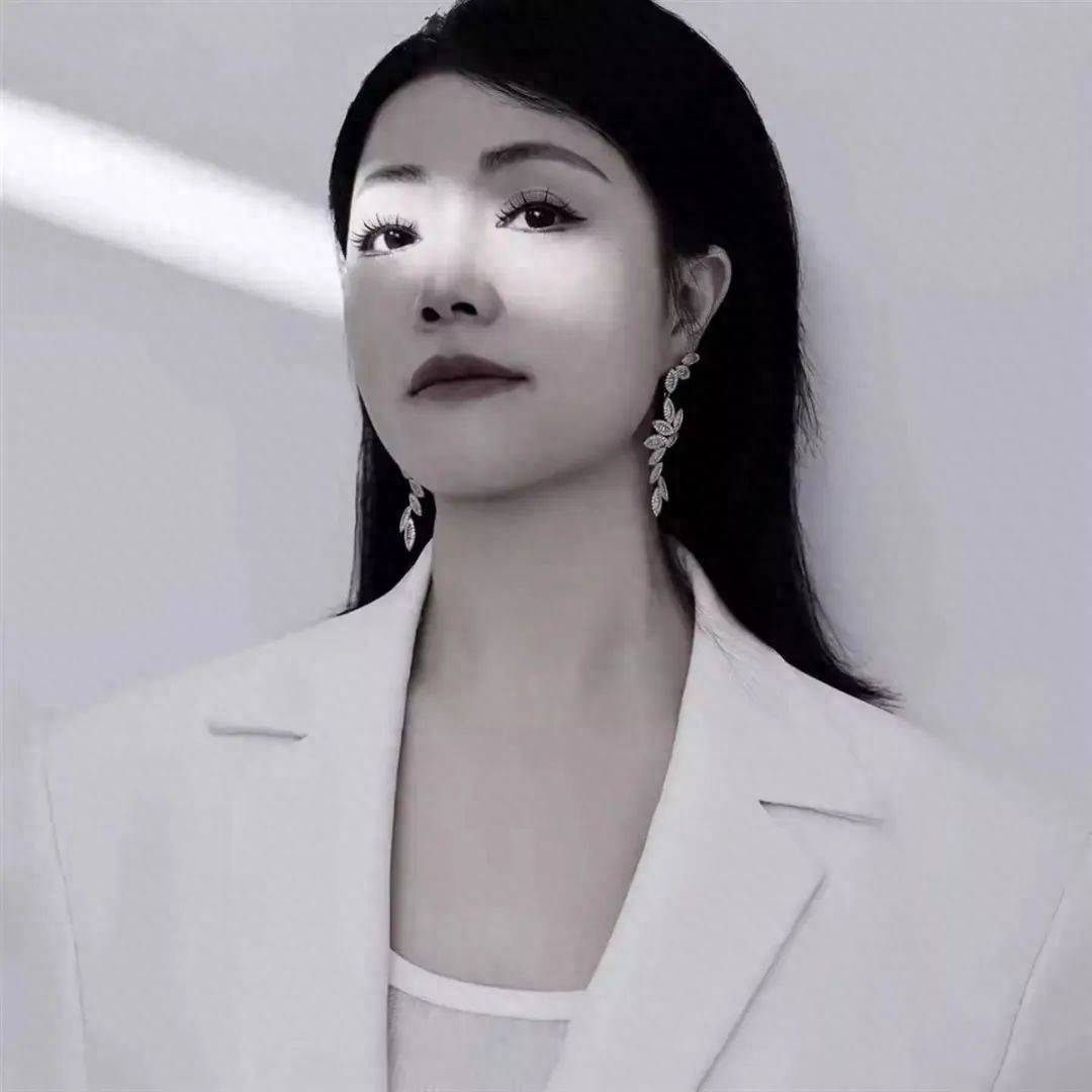 48岁网红主播因脑溢血去世，留下高考女儿