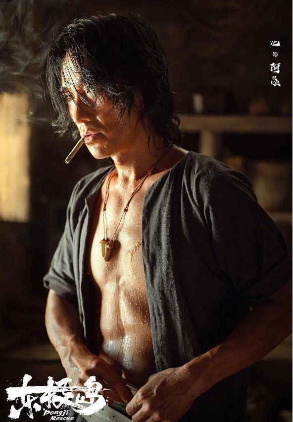 管虎重建一座岛一艘船，朱一龙、吴磊搏命出演，此片必成暑期爆款