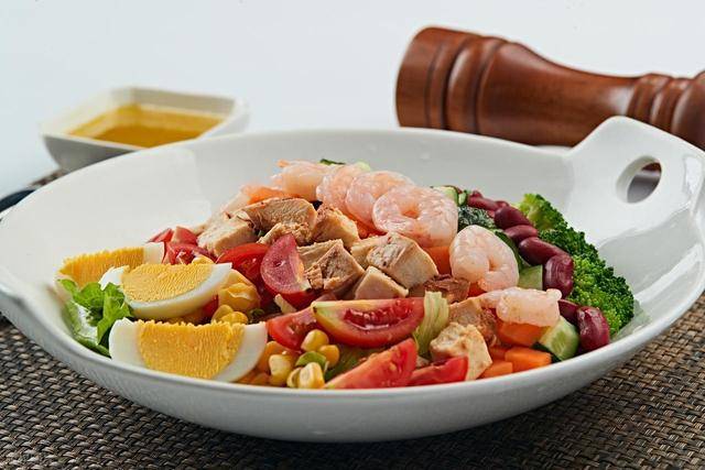 入夏后，只需更换一下饮食方式，让自己暴瘦一圈