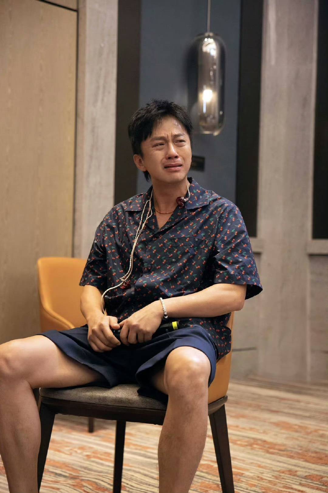 原创            邓超“悲伤蛙”破防！《五哈5》毕业歌会催泪全场：搞笑综艺也能走心？