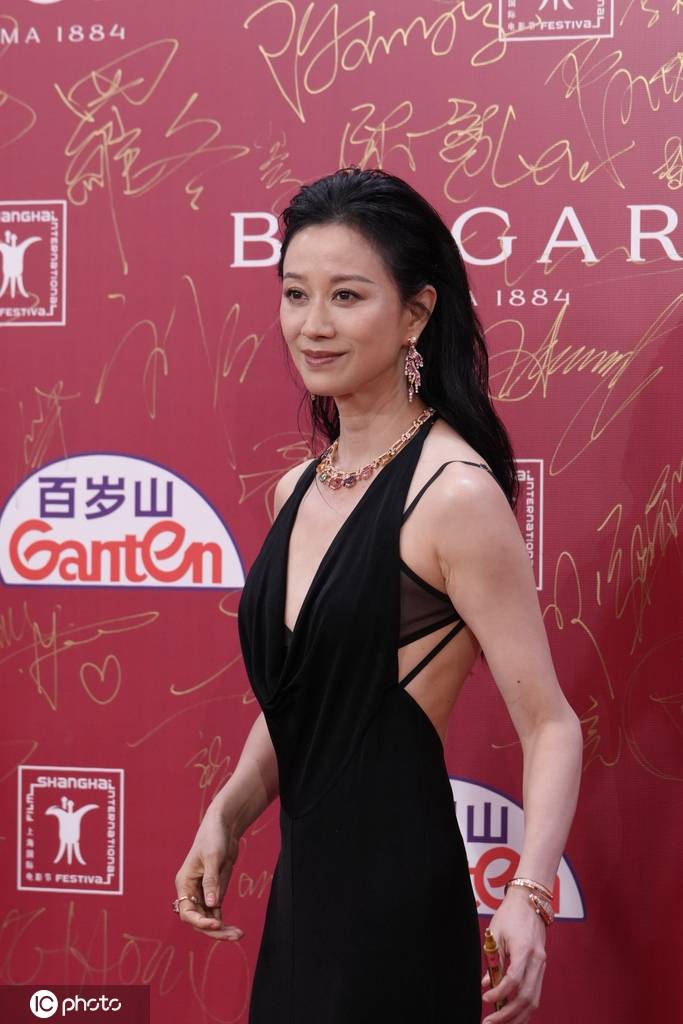 第27届上海电影节闭幕式红毯：倪虹洁