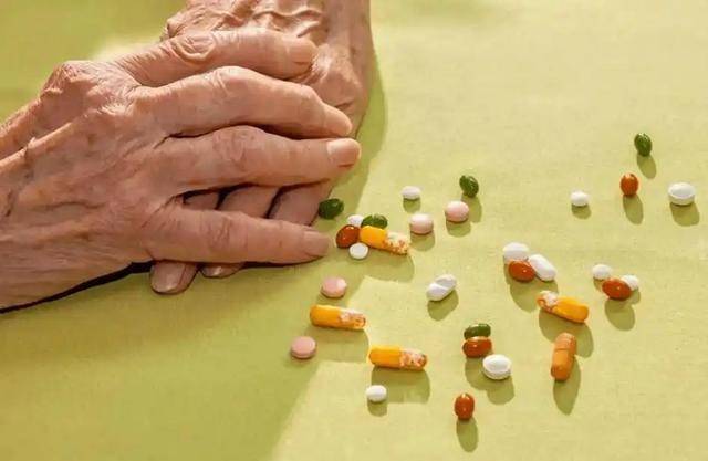 医生苦劝：一旦开始抗凝治疗，5件事就别做了，别再引发隐匿出血