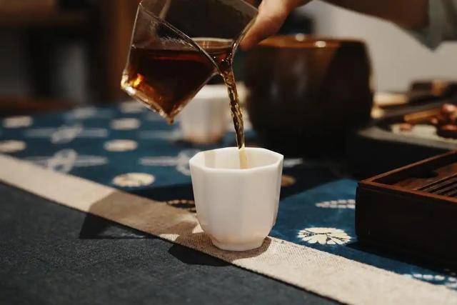 4种茶已被列入“伤肝黑名单”，喝多了伤肝，尤其老年人要多注意