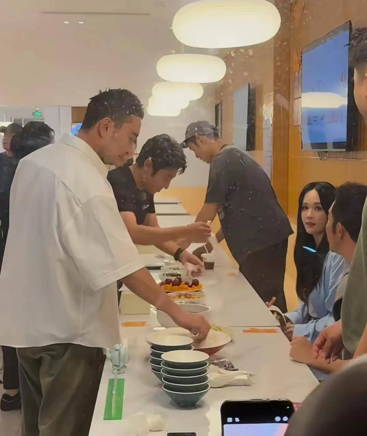 原创            绍兴录综艺，撒贝宁49岁拼劲十足！难怪红遍多年，始终不败！