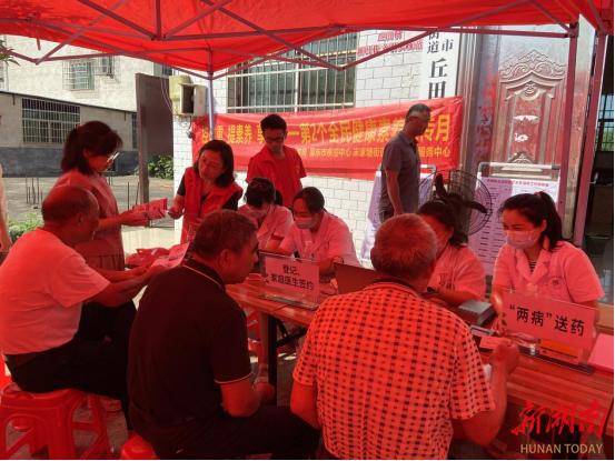 邵东：全民健康素养宣传月为群众送上“健康大礼包”