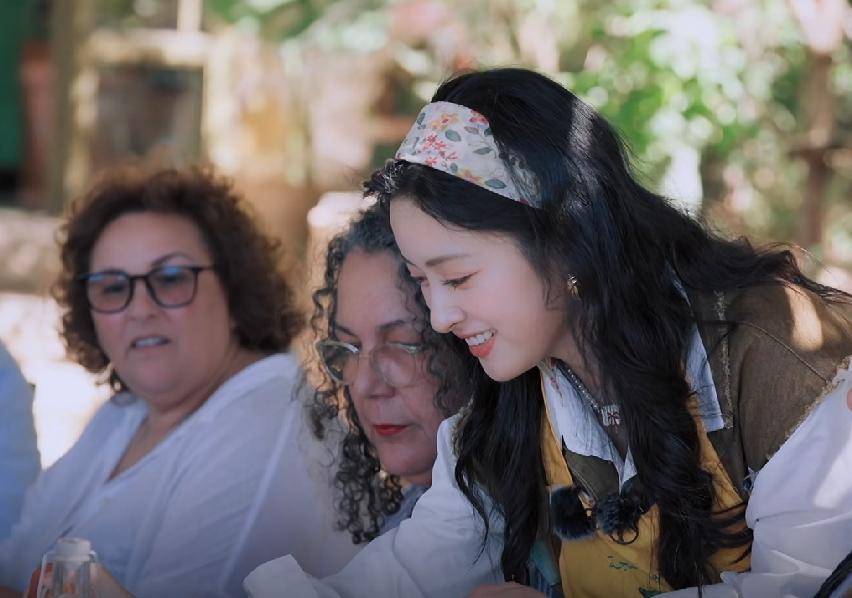 原创            中餐厅：看黄晓明累了一天还给人泡面，就明白他为啥能红这么多年