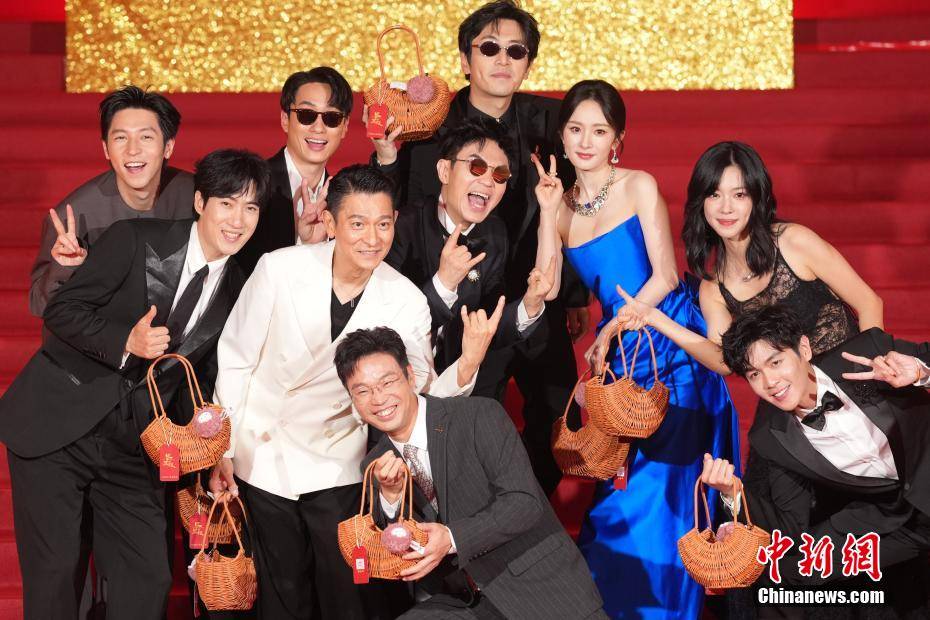 第27届上海国际电影节红毯仪式在沪举行