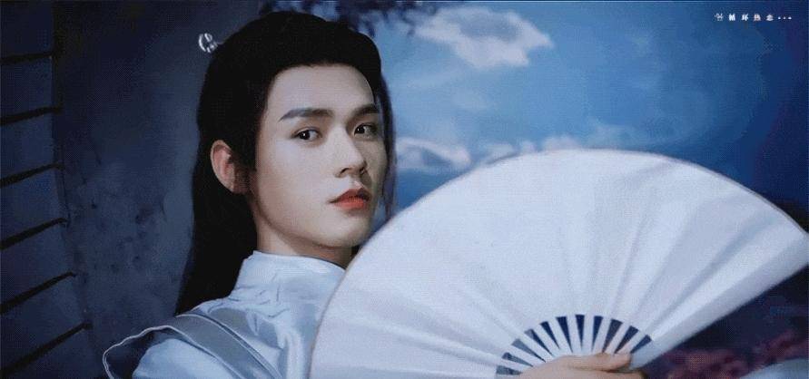 龚俊下桌，毫不意外