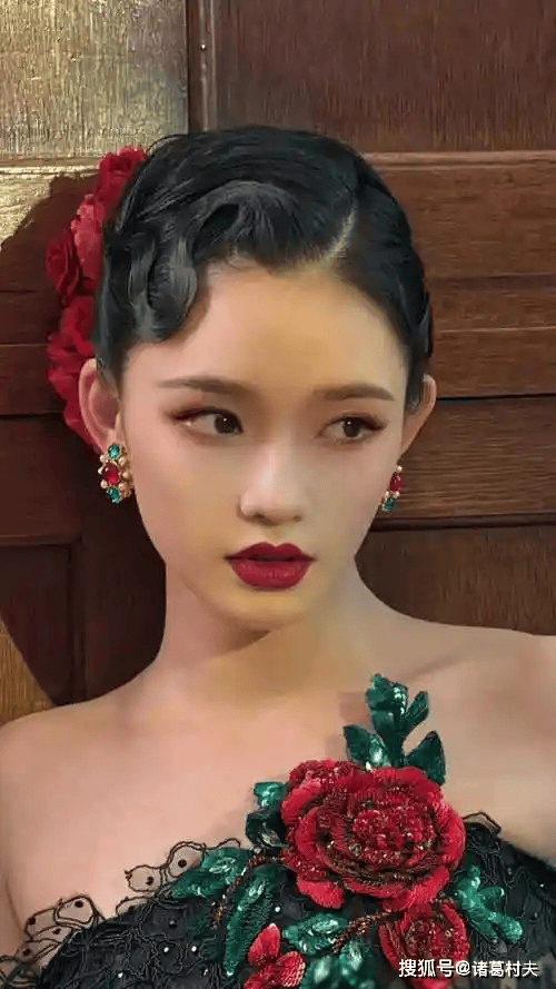 这谁顶得住！林允写真赏