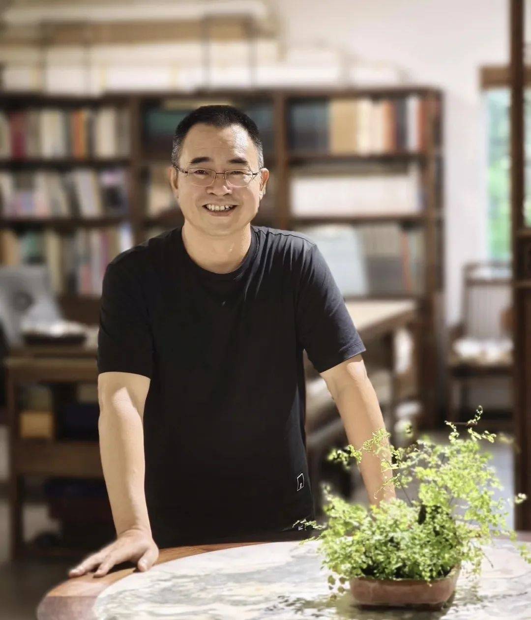 王茂飞作品十七评：艺术价值与收藏潜力解读